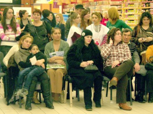 Concert caritabil, organizat de Crucea Roşie pentru un băieţel bolnav